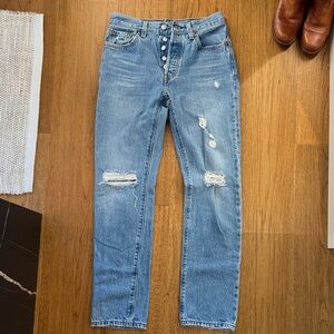 NWOT LEVIS BUTTON FLY HIGH RISE JEANS 25